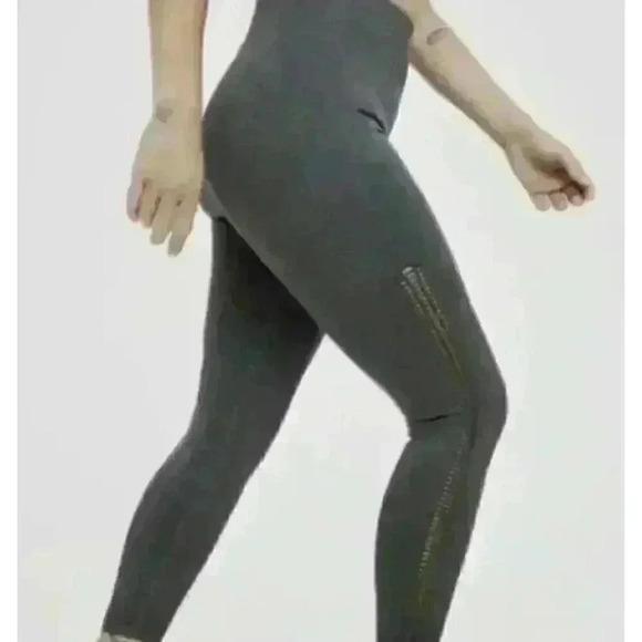 Offline‎ by Aerie High Waisted Macrame Seamless 7/8 Leggings Gray Size XL - Picture 1 of 6